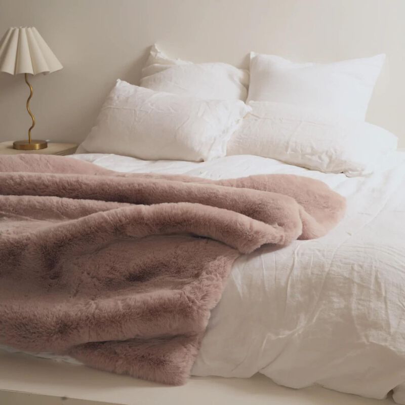 Home Lab Vegan Fur Throw - Big Bear 130 x 150cm image number 3